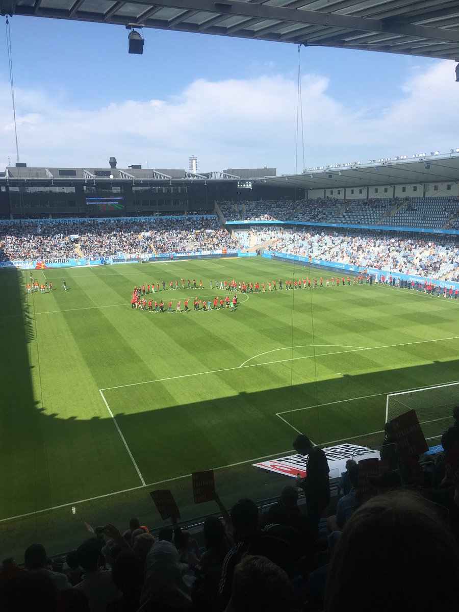 I söndags fick sexorna titta på en match mellan MFF och Kalmar. I halvlek gick några av våra underbara elever in på plan och gav rasismen rött kort.