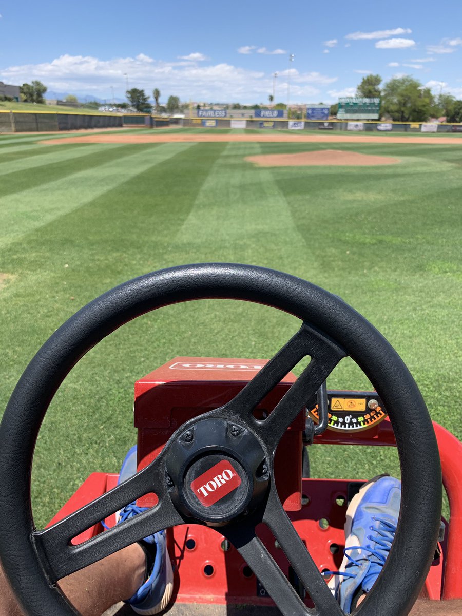 TurfGv's tweet photo. The stripes are going down easy today! https://t.co/3HJDF23pEI