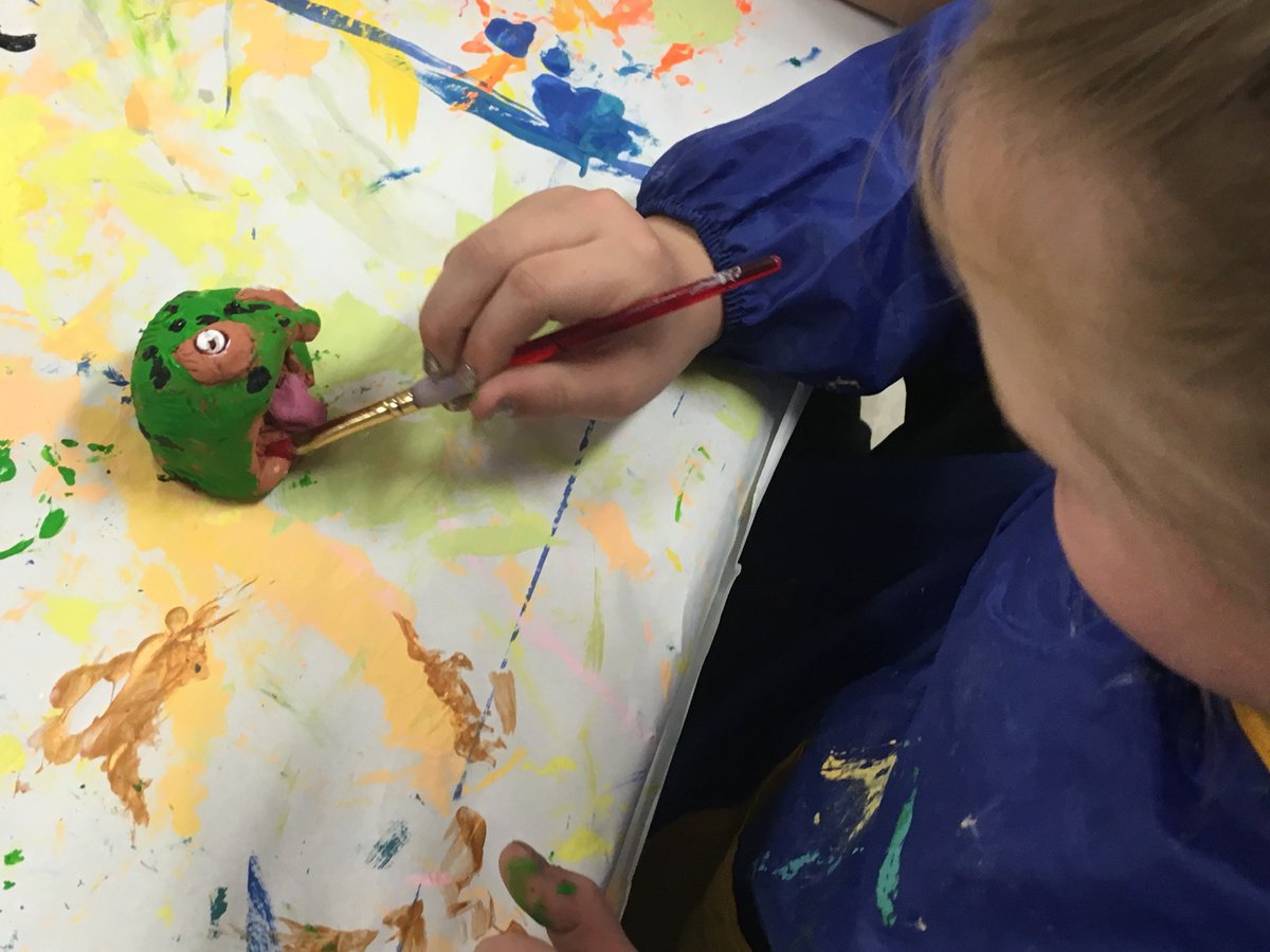 MissScottArt's tweet photo. #2031Artists are finishing up their clay frogs this week with a coat of paint.We discussed why frogs are different colors -ask them why they chose the colors they did. #miltonInnovation https://t.co/CDFjVbHcEp