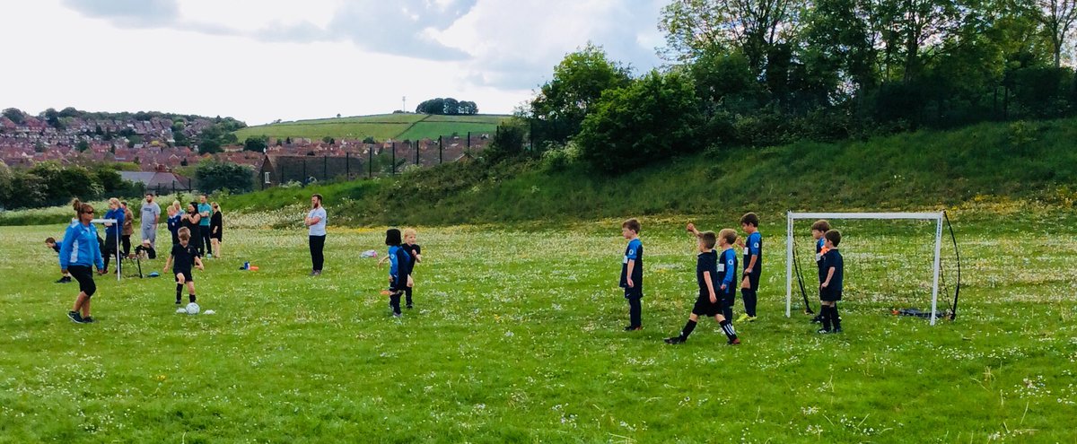 wgessport's tweet photo. ⚽️🥇🏆KS1 Football Champions!! The boys played amazingly well! What a way to start the week 💥💥
#gowilly #proudschool #proudteacher #bringonmoorfarmcomp @RSCoaching1 @Ambervalleyssp https://t.co/bhU1rF8cVX