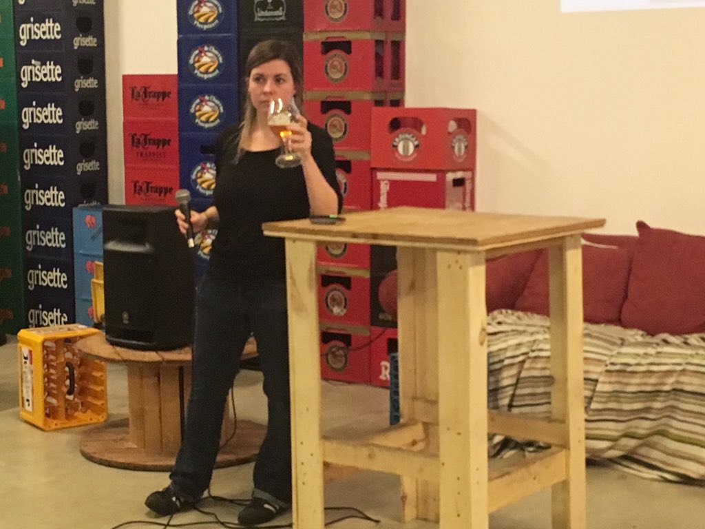 StephNetto's tweet photo. #PintOfScience #pint19 - Débat sur #accents #accent #langue (suite et fin) le #francais (Info : je suis d’origine Toulousaine ain !!! - Excellente intervention #forellis 👏👏 - Les langues sont vivantes grâce aux personnes qui la parlent (= locuteurs) #sociolinguistique https://t.co/aZ5FwwwsTH