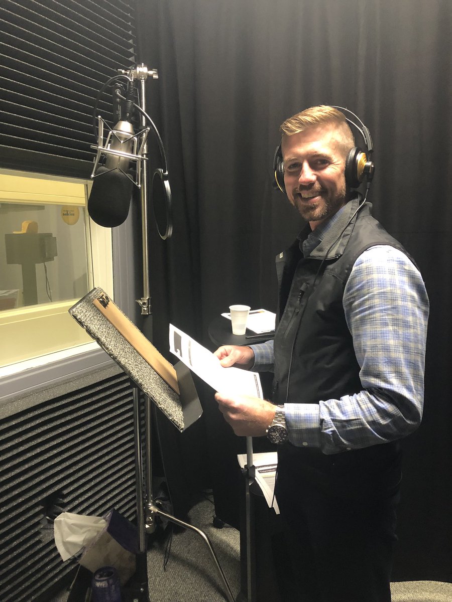 LeafGuardIA's tweet photo. Joe is back in the studio! #Audio #RadioGarageProductions #HSI #HomeSolutionsofIowa #HomeImprovement #Contractor #Gutters #LeafGuard #Roofing #Siding #Windows #Insulation #RainBarrels https://t.co/qjRUFlj1FM