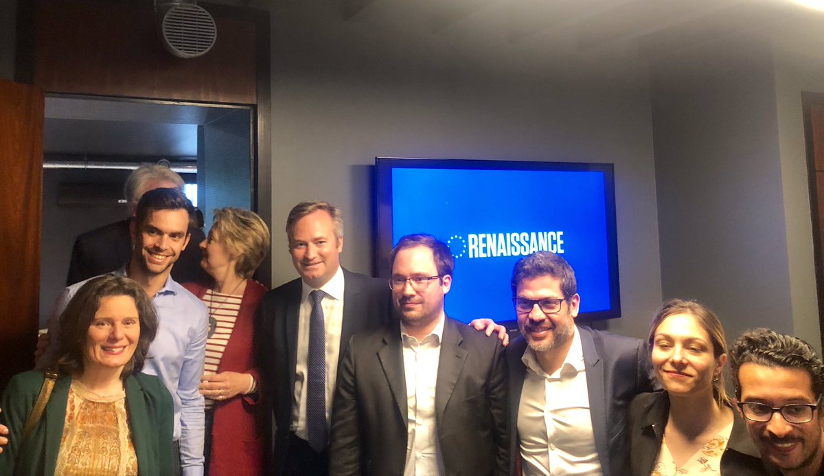 À Richelieu, en Indre-et-Loire, réunion publique avec @fabiennecolboc, députée, et nos candidats @GuilmineE37 et @LdeRedon !
👉 Demande de proximité des futurs élus, d’un lien fort avec les territoires.
✅ des élus actifs et une Europe concrète c’est avec @Renaissance_UE ! #26Mai