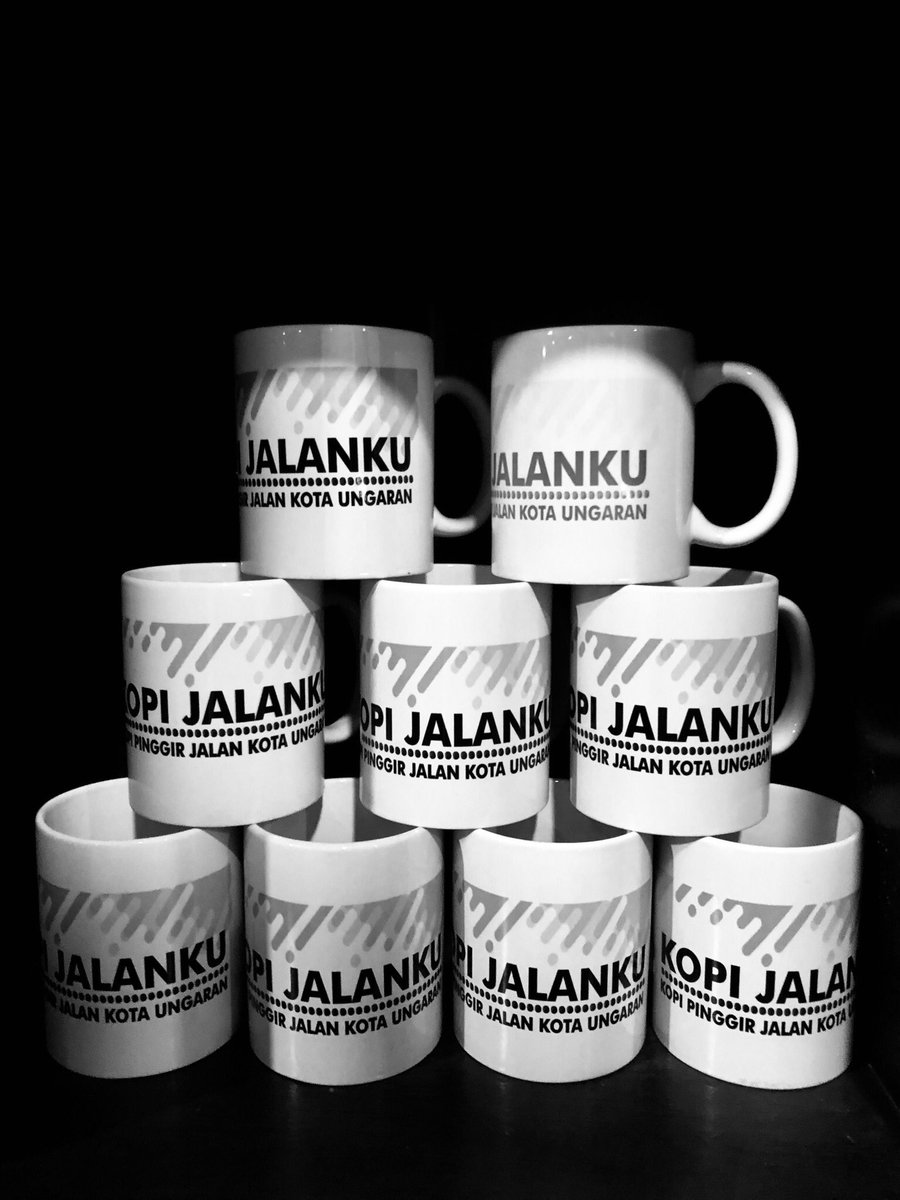co_plonco's tweet photo. kopi
jalanan
batas kota
iya, kopiku kini memberi rasa yang berbeda dengan biasanya.
tapi, kopiku rasa dan warnanya tetap pahit dan hitam, kopi memberi rasa pahit disetiap peminumnya dan kamu memberi rasa manis disetiap senyuman. senyum yang kelihatan giginya, ya itu manis. https://t.co/7evlQRIAEM