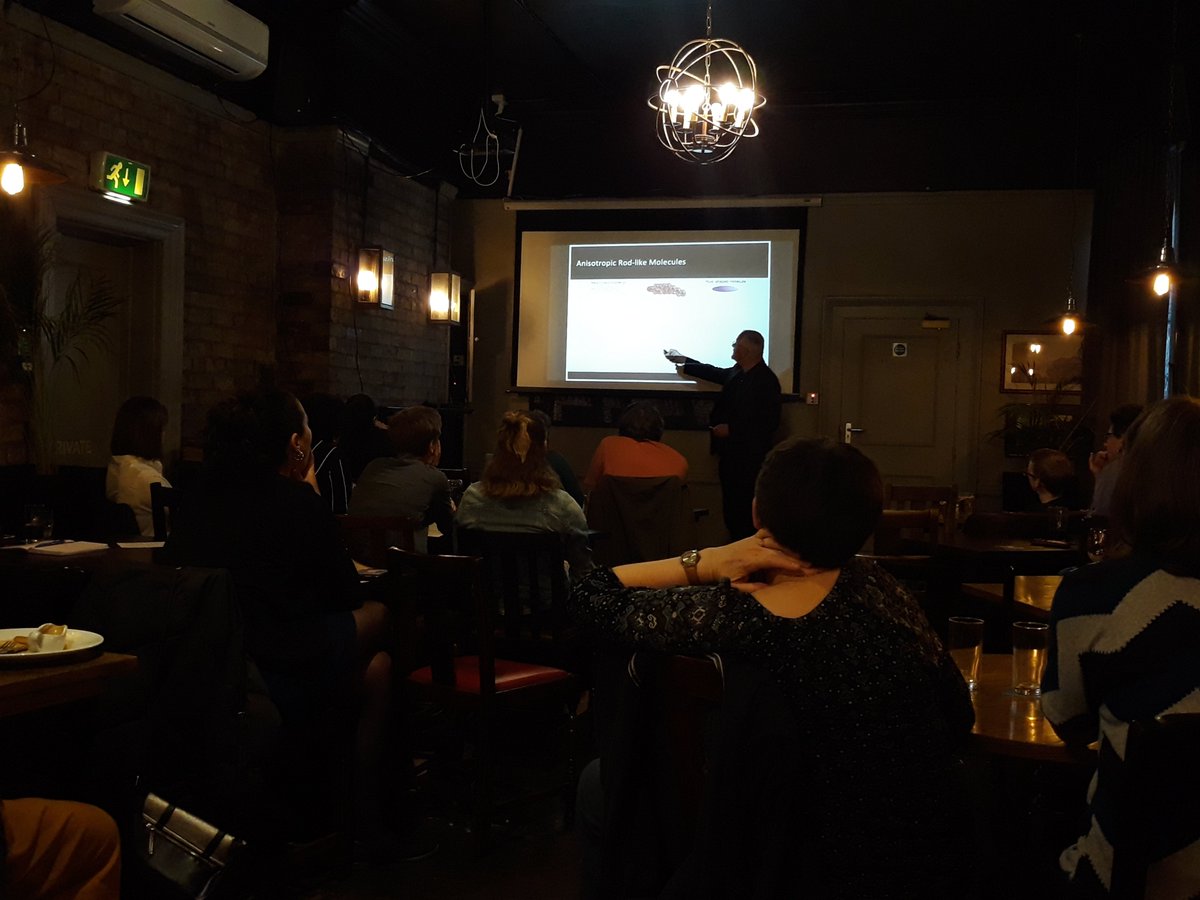 LeedsSTEMsoc's tweet photo. Carrots and cholesterics. Cliff entertaining us with liquid crystals at #AtoG #pint19 @AdelphiLeeds https://t.co/MPRkYstJdi