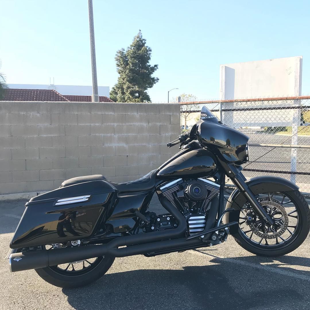 Contrast Cut Galaxy Wheels and a ton of PM goodies on this blacked out SG! 🏁 #pmwheels #pmbrakes #performancemachine