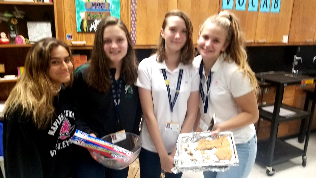Mrs_jYunker's tweet photo. These ladies were determined, after a lot of set backs and last minute assit from @6thgrdlarocs, they finally discovered what ingredients make the yummiest cookies! @raeabaer @oms_bulldogs #cookingscience #makelearningfun #topdogs https://t.co/rbkhSaRiwt
