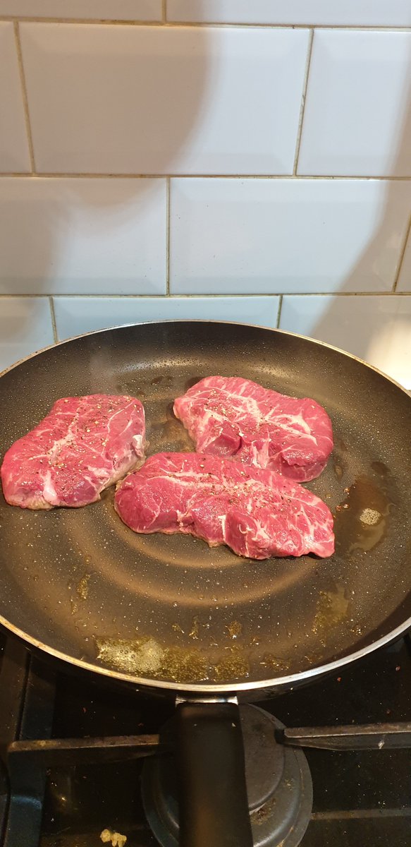 onoh99's tweet photo. @Steve_DeButcher Top draw Steve. Pepper and Salt, Olive oil and a little butter. Beautiful #eatlocal https://t.co/TjhWKQntlI