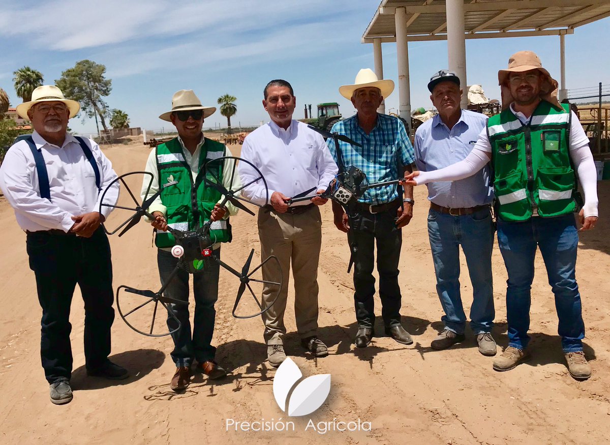Precisionagmx's tweet photo. Gracias al Secretario de Desarrollo Agropecuario de B.C por el interés en el proyecto de monitoreo de #trigo 2018-19 en El Valle de Mexicali con la ultima tecnología de #agriculturadeprecision y #remotesense para elevar producciones y cuidar el medio ambiente. @MicaSense https://t.co/5O8inhrOPo