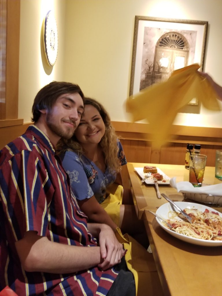 Seabreeze_AVID's tweet photo. (2/2) Congratulations to the Seabreeze 🦀 AVID seniors! We celebrated our final Seeber's Circle at Olive Garden. 🧡
#tearsandlaughter
#memories
#fouryearstogether
#breadsticks
#alfredoboats #olivegarden @jsrawlings https://t.co/SABbPDQNHf