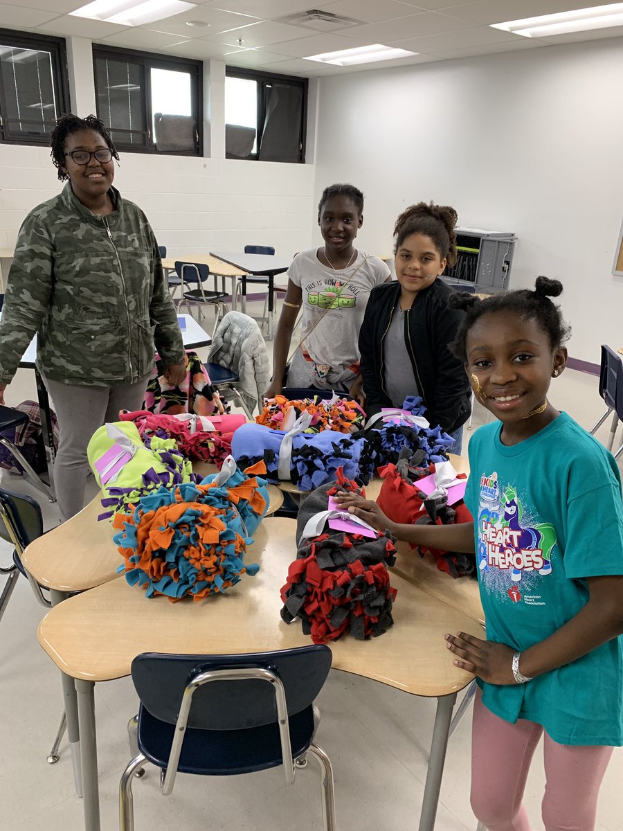 jaredball99's tweet photo. #STEMester2019 sharing as a part of our design cycle thinking during @BR_STEM week long courses. Love the enthusiasm and effort! https://t.co/CjFhYQXHpV