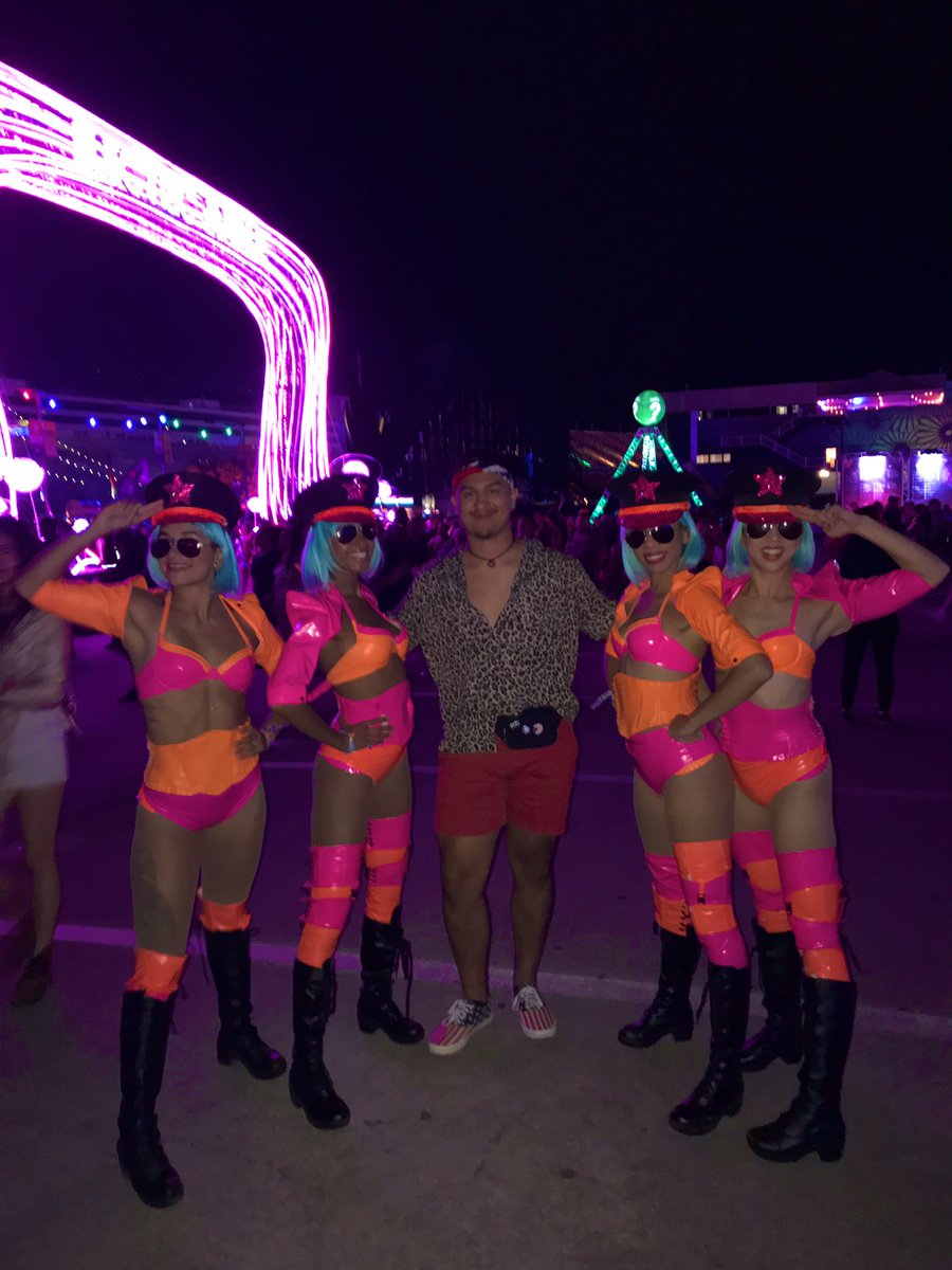 AndresG1917's tweet photo. This was one for the books, thank you @EDC_LasVegas see you next year โค๏ธ
โข
โข
โข
#family #edc #electric #daisy #carnival #trip #you #juul #bro #zack #stop #cosmicmedow #neongarden #circutgrounds #seeyounextyear https://t.co/F4R3VBt1u3