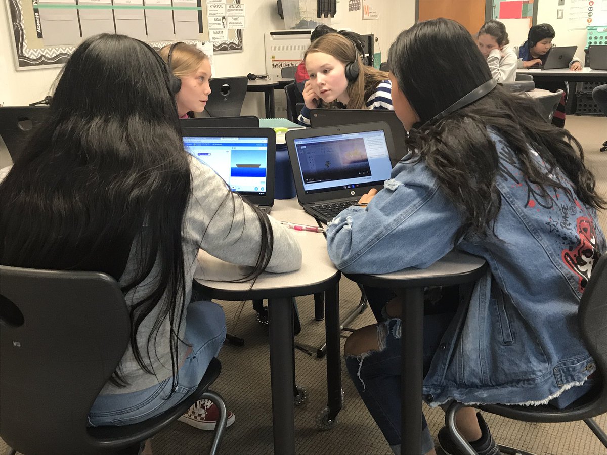 thewrightside9's tweet photo. For todayโs #GBSDCodeFest lesson Ss are using #googlecs to create visual stories. Theyโre leaning how to animate waves and tell a story, using code, that takes place on the high seas! #gbsdcodes #BuildGBSD @DMMShornets #GoHornets https://t.co/UTiB6QjmU7