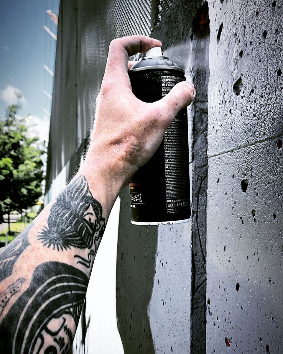 dcwallsfestival's tweet image. Shout out to our sponsor Holy Bones, a creative agency, artist network, and gallery space based in Washington, DC, for helping make POW! WOW! DC happen!

📷+🎨: by @mixedscenedc, POW! WOW! DC 2019 Artist 🧡 #HolyBones #powwowdc #powwowworldwide #NoMaBID