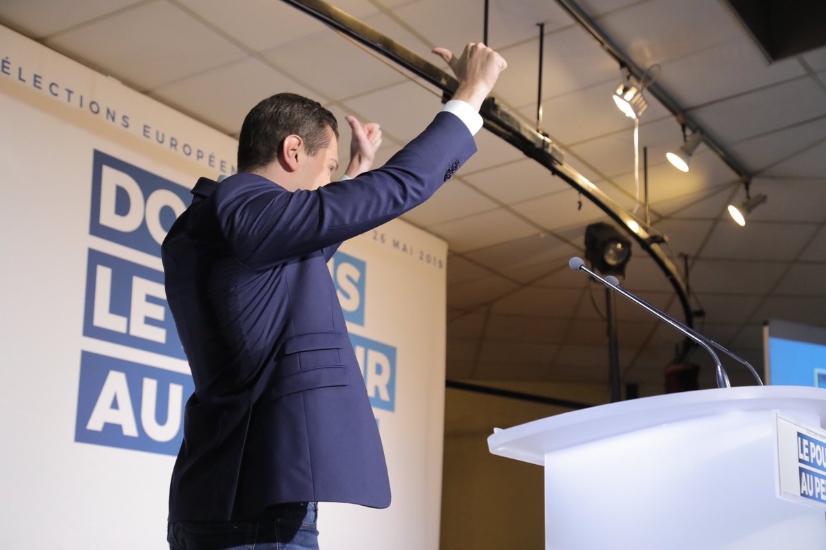 J_Bardella's tweet photo. 🇫🇷 Nous appelons les Français à relever la tête et à reprendre la main. Nous appelons les Français à ne plus subir !

Dimanche, on NE SUBIT PLUS et on STOPPE MACRON ! #Le26MaiVotezRN #OnArrive

Merci l’#Yonne ! 🔥 🔥 🔥 https://t.co/fF94jdzqpj