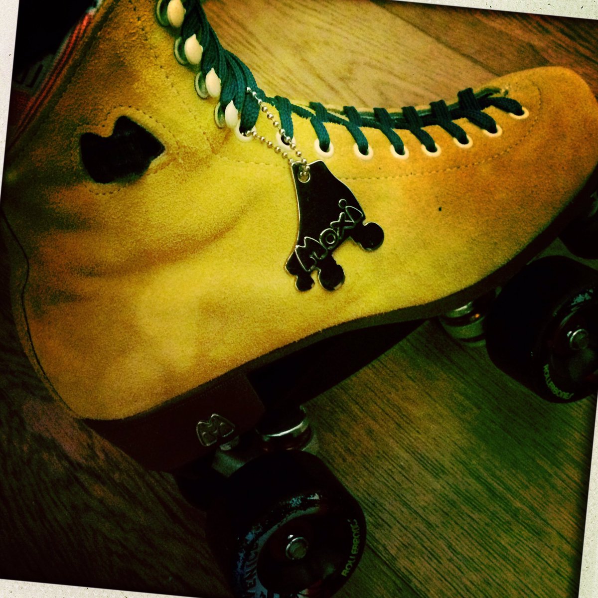 pavlabing's tweet image. My new love... 😍 #moxiskates #rollergirlgang #learningnewshit