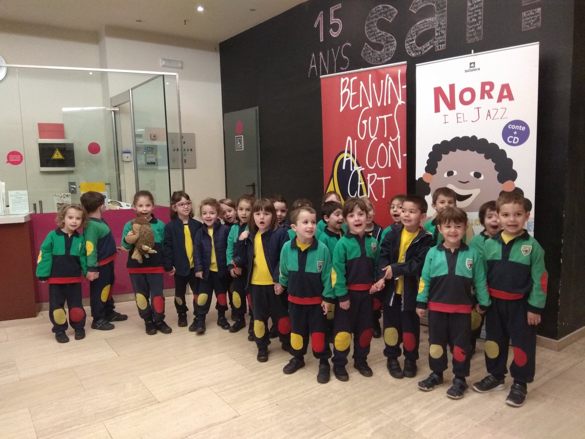 MMussols's tweet photo. 🎵🎶🎵Escoltar, ballar, mirar... Com ens agrada la Nora i el jazz!🎵 🎶🎵 https://t.co/RR48HQF955