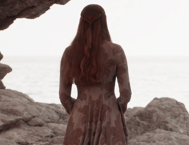 odairannies's tweet photo. sansa's hairstyles usually used to be inspired by others: cersei, margaery, catelyn... and this is so beautiful to me how at her coronation it's just loose and simple because that day was only about her. now she's her own person, with her own achievements. a queen in the north https://t.co/D3ByErFJ0V