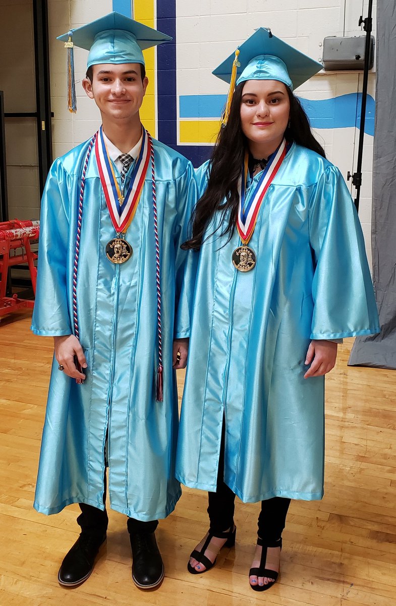 Deafmustangs's tweet photo. Congratulations Jose Uresti and Camila Berrios 🏅🤟🐎 #NationalHonorSociety #ASLHonorSociety https://t.co/SaQALTNyWD