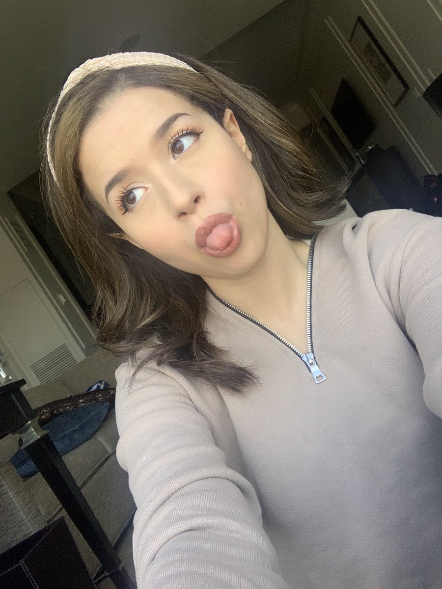 pokimanelol's tweet photo. stuck in vegas bc flights are too expensive td, so we’re irl streaming instead and leaving tomorrow 😁

🎉 https://t.co/nlEB4gohua https://t.co/KXJGdbFV92