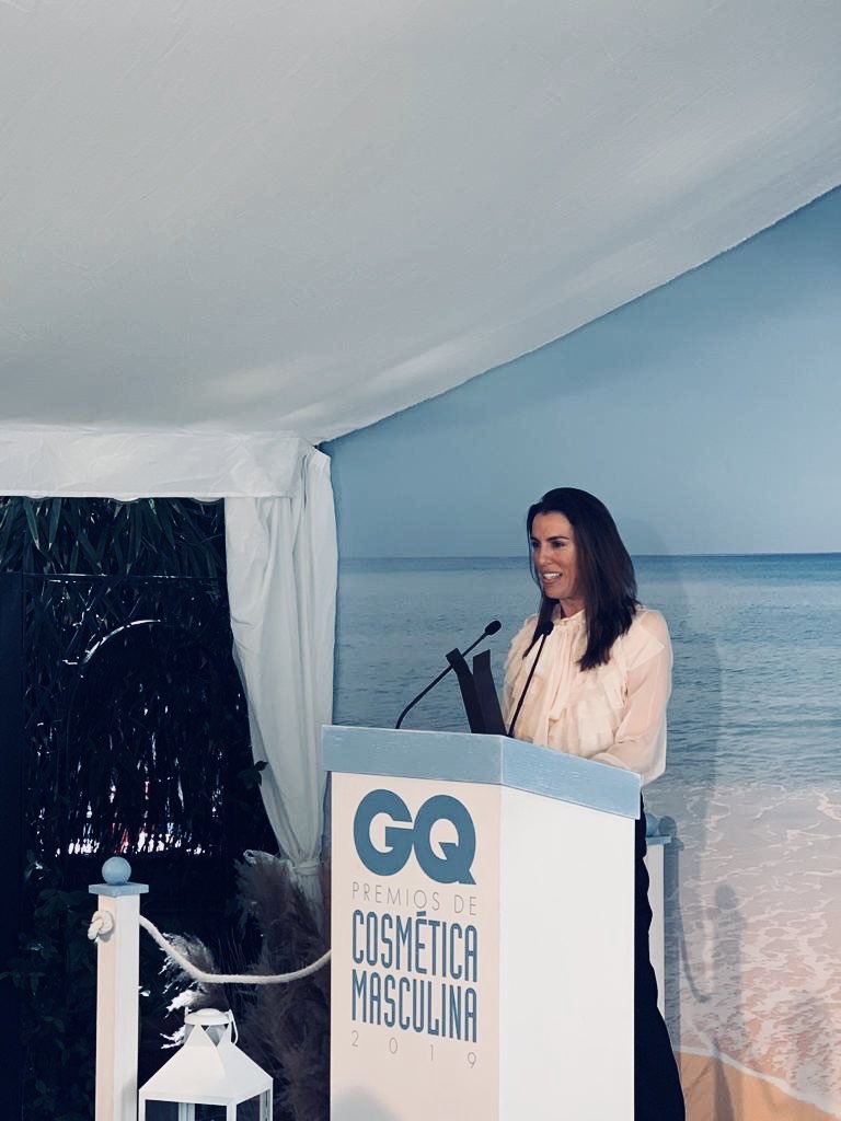 americavallejo's tweet photo. El trabajo bien hecho no tiene fronteras. Hoy @bioderma_es ha ganado el premio al mejor tratamiento de rostro con #SebiumPoreRefiner el producto que reduce los poros, alisa la piel y elimina los brillos. No es milagro es ciencia e innovación! #PremiosGQCosmetica2019 https://t.co/Kfam4LdnAH