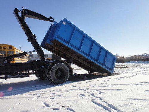 disposeitjunk_'s tweet photo. Call DisposeItJunk now at (647)-975-4001 for inquiries in regards to a bin delivery in Toronto, Mississauga, Markham, Oshawa, Oakville, New Market, Ajax, Pickering, Whitby, Aurora, Caledon, Milton, Burlington, King City, Gormley, etc.!!! https://t.co/wYdxCPOLNi