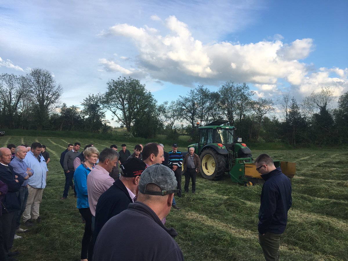 JamesKeane2017's tweet photo. Very informative evening in Ballinamore looking at making high quality silage. Thanks to Gerry McCartin for hosting #aurivo #teagasc #tomcoll https://t.co/RAFMYdnTTP