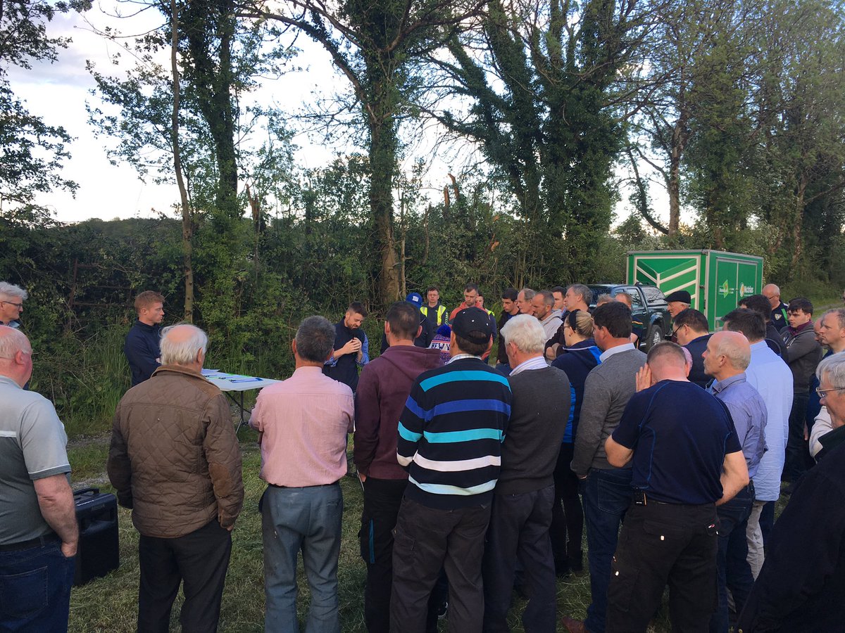 JamesKeane2017's tweet photo. Very informative evening in Ballinamore looking at making high quality silage. Thanks to Gerry McCartin for hosting #aurivo #teagasc #tomcoll https://t.co/RAFMYdnTTP