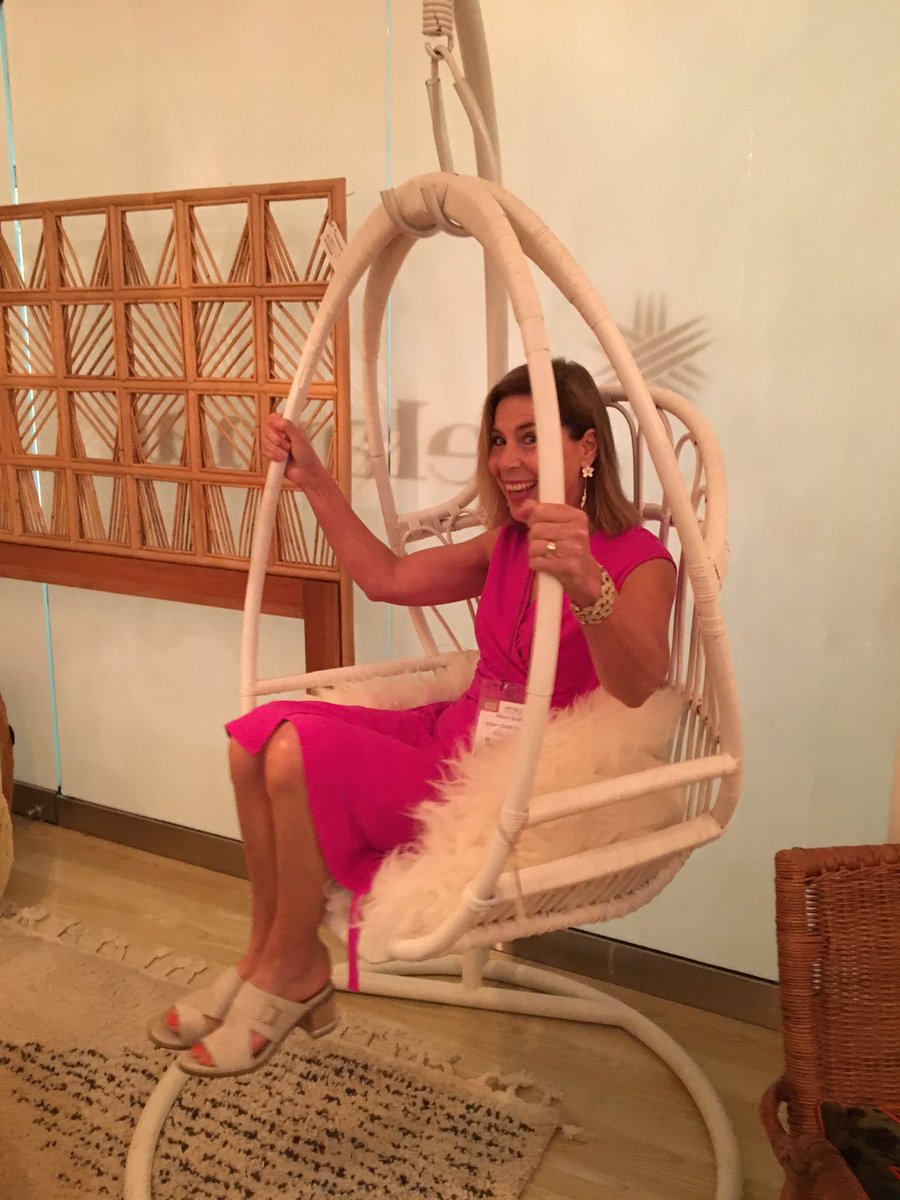 AllisonSmithPDX's tweet photo. Trend alert! Swing chairs. They’re back, but will they last?? #designtip #designstyle #interiordesigner #decor #aSmithDesign #homedecor #giftideas #1970s #furnituredesign https://t.co/PZccCNITH8