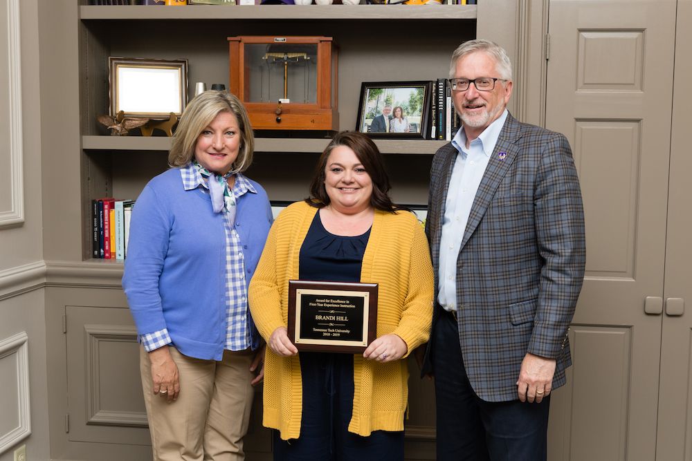 tennesseetech's tweet photo. Being comfortable in the college classroom &amp; meeting people is important for freshmen students! Brandi Hill's creativity in teaching her University 1020 class earned the Award for Excellence in University 1020 Instruction. Read: https://t.co/pentKOh4h8 #WeAreTNTech https://t.co/hFpqyWSJCD