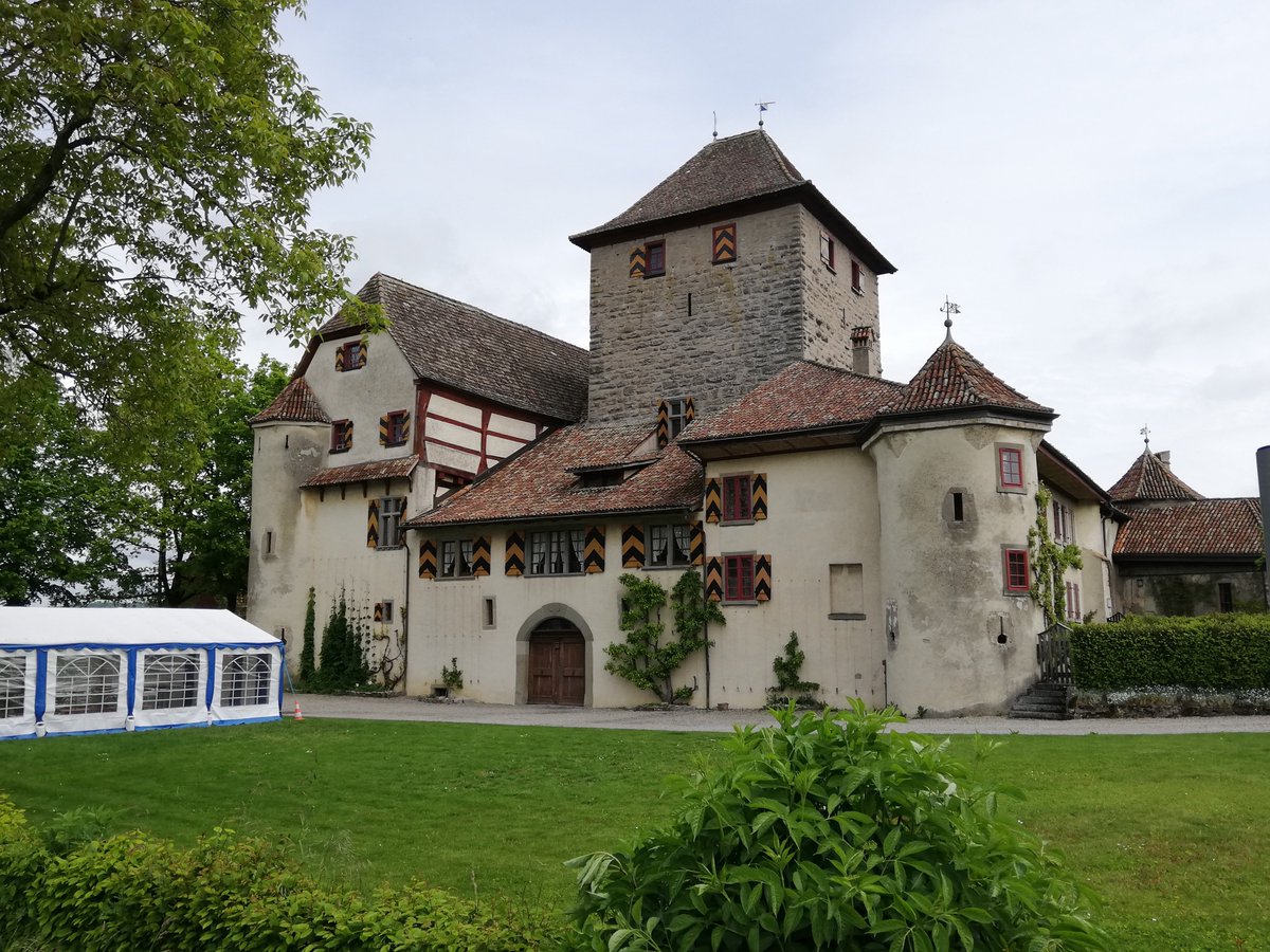 PhilippZwyssig's tweet photo. Ein Besuch wert: Das Schloss #Hegi #Oberwinterthur. #Baukultur
https://t.co/3dQ3PyOPq5 https://t.co/qkUGQHRURP