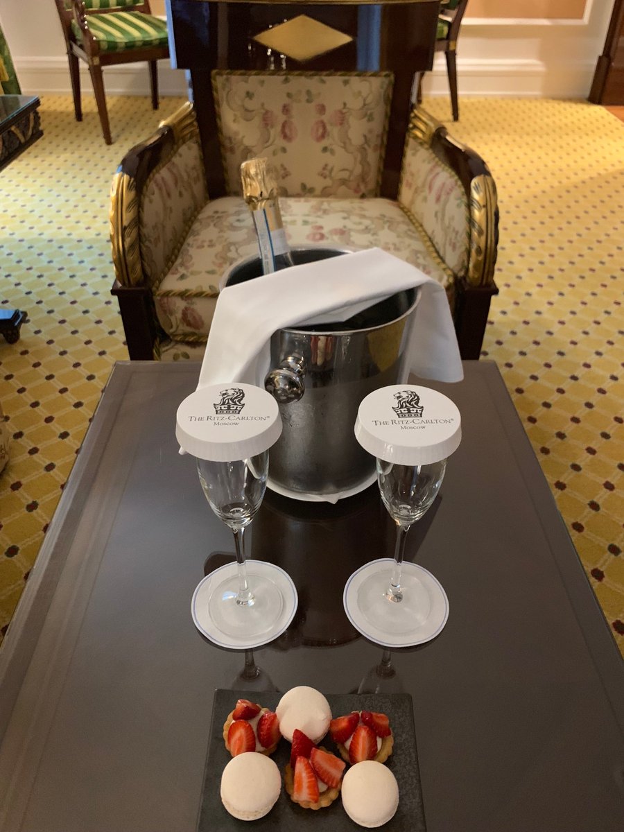luxurywriter's tweet photo. A bubbly welcome to our suite ⁦@RitzCarlton⁩ #Moscow #RCMemories https://t.co/66zcOr160S