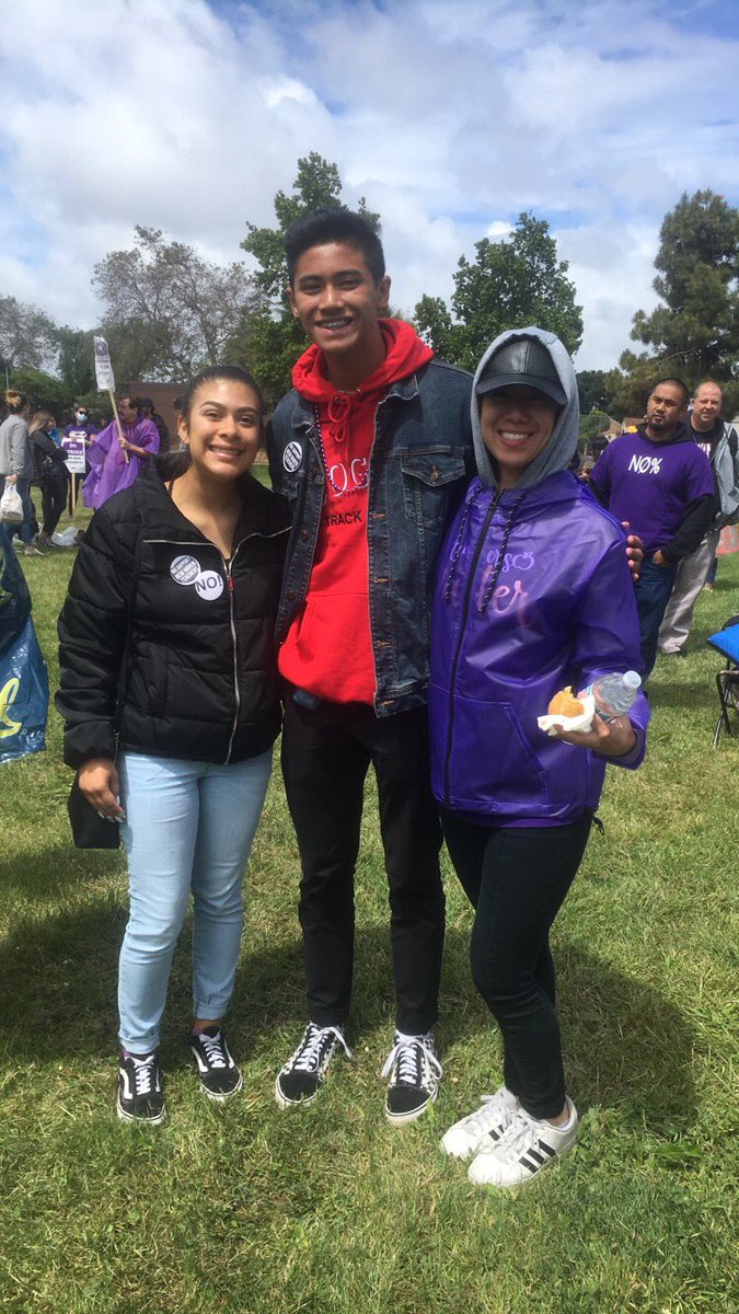 MsCheng206's tweet photo. Love these 2!
.
#WeAreNHTA
#RedForEd
#WeAreCTA
#teachersonstrike
#NHTAstrike
#TeachersStrike
#SupportTeachers
#JLHSteachersonstrike
#ForOurStudents
#MsCheng
@WeAreNHTA @fox2news @kron4 @nbcnews @nbcbayarea @KTVU @abc7news @abc7newsbayarea https://t.co/d07iR7C2KK