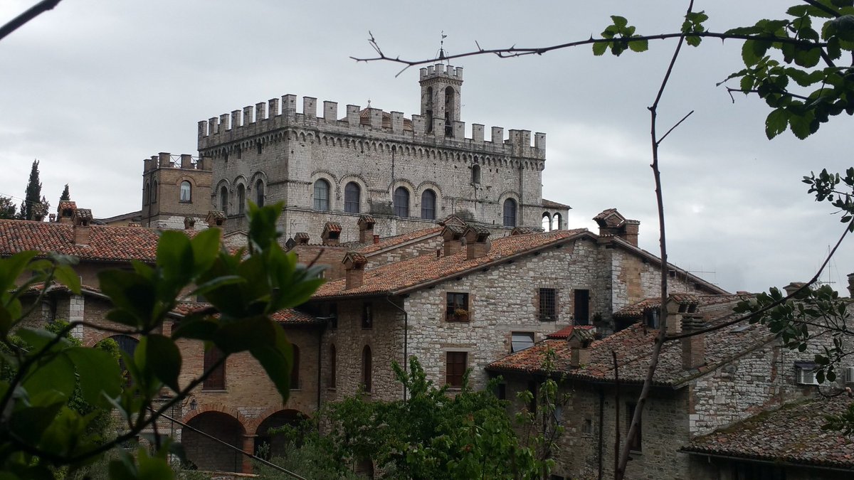 Scorci della verde #Umbria ricca di #borghi e natura! La scopri con noi?