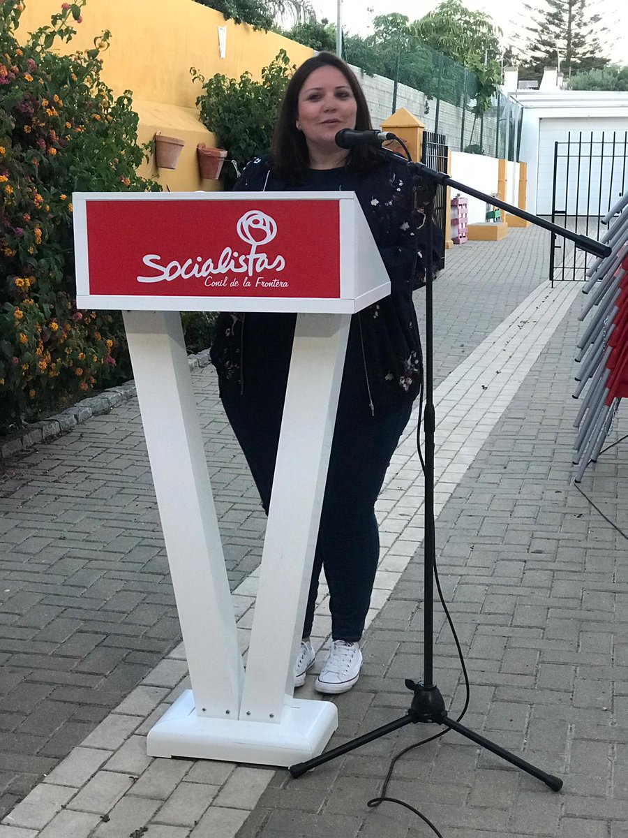 carmen_sm81's tweet photo. Cerramos el día presentando las propuestas a l@s vecin@s de la Casa de Postas.
#ContamosContigo #ContigoConConil el 26 de mayo #HazQuePase #VotaPsoe 🌹#EsLaHoraDelCambio #ElConilQueQuieres #UnConilConCorazon #VotaCarmenSanchez Conil/❤ https://t.co/eYpMRYdGta