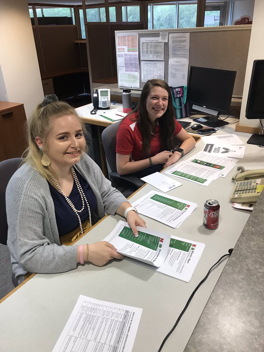 ColeMeador2's tweet photo. Summer interns getting to work on their first day. Here’s to a productive and impactful summer. https://t.co/aXqVSKkDUG