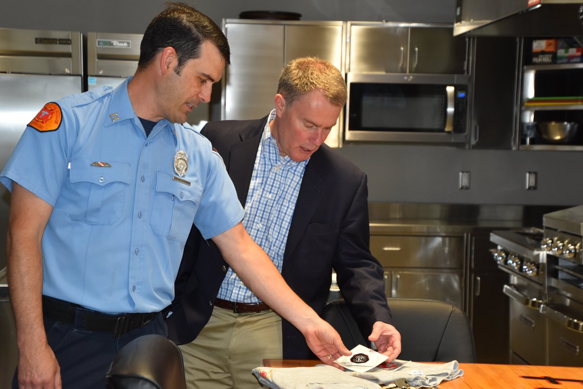 IFD_NEWS's tweet photo. .@IFD_CHIEF #BuildingForTheNextGeneration proudly shows @IndyMayorJoe the newest home in the #IFD family. We are grateful for the opportunity to continue a great traditon of service to the Fountain Square area and to be part of their everyday family. https://t.co/kXGynB0UDK