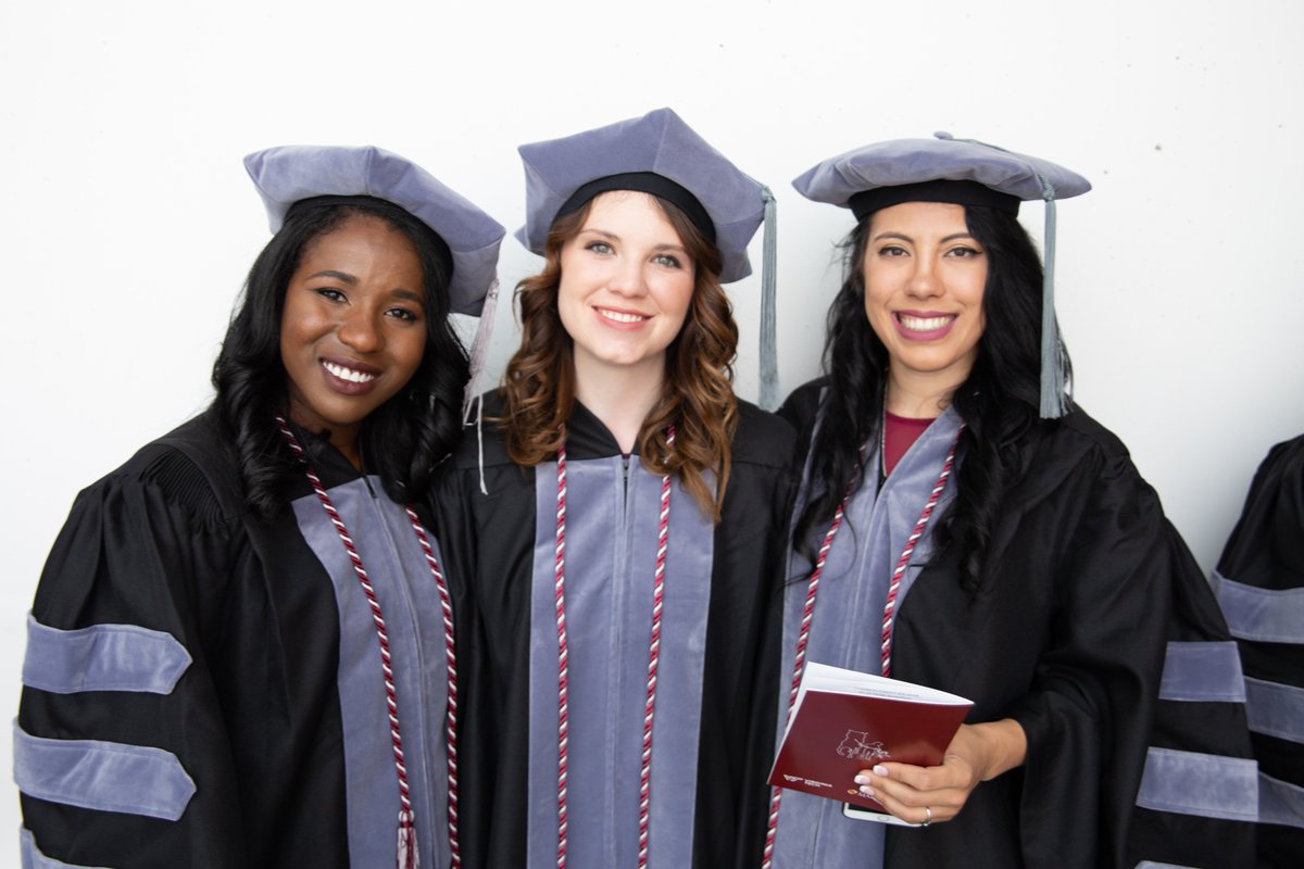 VaMdVetMed's tweet photo. Here's a look back at this year's DVM Commencement, which took place last Friday, May 17! #thankyou to all the faculty, staff, families, and friends who made this day so special for our #classof2019! ❤️ 🎓💐👏🎉 See lots more photos ➡️ https://t.co/ZwCEpny3Vk https://t.co/dG1qurvaWi