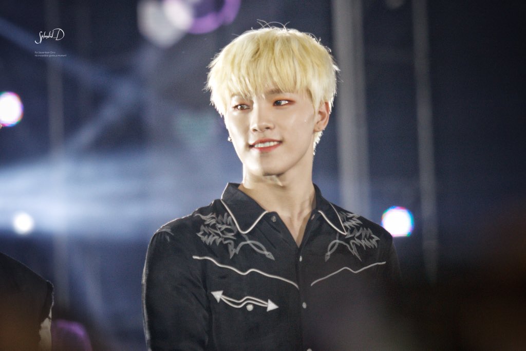 Dino_Brasil's tweet photo. [HQ] 18.05.19 Dino durando o Dream Concert 2019. 
Cr: d_splendid https://t.co/hzvesW33aL