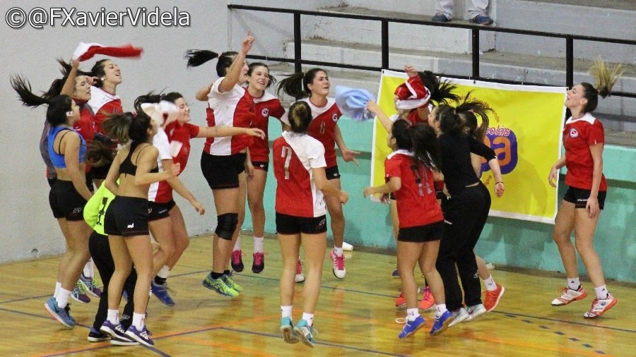 HandballAAAJ's tweet photo. Hace 3 años exactamente las Juveniles se consagraban campeonas del Nacional A en Mendoza🏆
2016🔙
.
#Handball #AAAJ #VamosBicho #VamosTodasUnidas #Campeonas https://t.co/XS3gBNDrBl