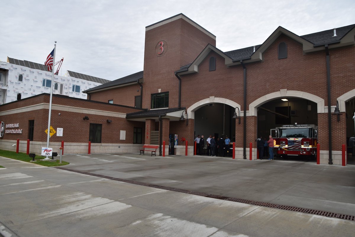 IFD_NEWS's tweet photo. .@IFD_CHIEF #BuildingForTheNextGeneration proudly shows @IndyMayorJoe the newest home in the #IFD family. We are grateful for the opportunity to continue a great traditon of service to the Fountain Square area and to be part of their everyday family. https://t.co/kXGynB0UDK