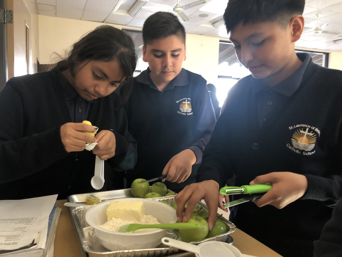 OPLosAngeles's tweet photo. OP Scholars had so much fun baking apple crumbles 🍏🥧 with @cynthiafperez of @pastelcakeandconfections yesterday afternoon. Thank you Cynthia for bringing your expertise and teaching a useful (and delicious) lesson! #operationprogress #expandedlearning https://t.co/easMfx2DFv