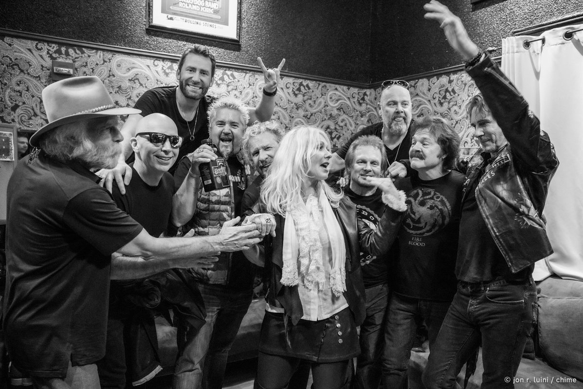Nickelback's tweet photo. Good times at #Acoustic4ACure2019! Big thanks to @sammyhagar for having me out to support @UCSFChildrens Cancer Program. (📷: Jon Luini) https://t.co/cMjbkYJK8c