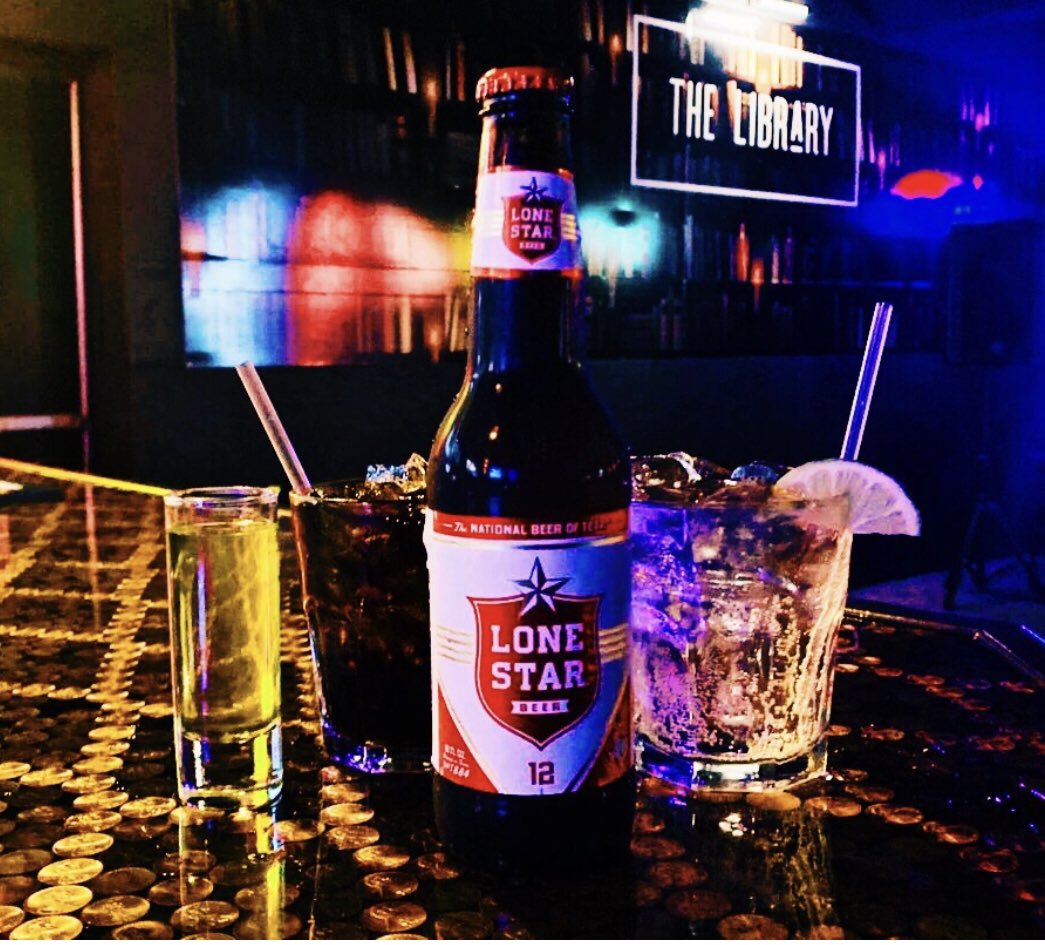 thelibrarycctx's tweet photo. TIME WARP TUESDAY
$2 LONE STAR
$2 WELL DRINKS
$2 PICKLE SHOTS
DJ DUAN GOTTI w/ SPECIAL GUEST HELIX
10 PM - 2 AM
.
.
.
#getlit #thelibrarycc #corpuschristi #corpuschristitx #tamucc #. sportsbar #vivacc #drinklocal https://t.co/LKOTTFfcuf