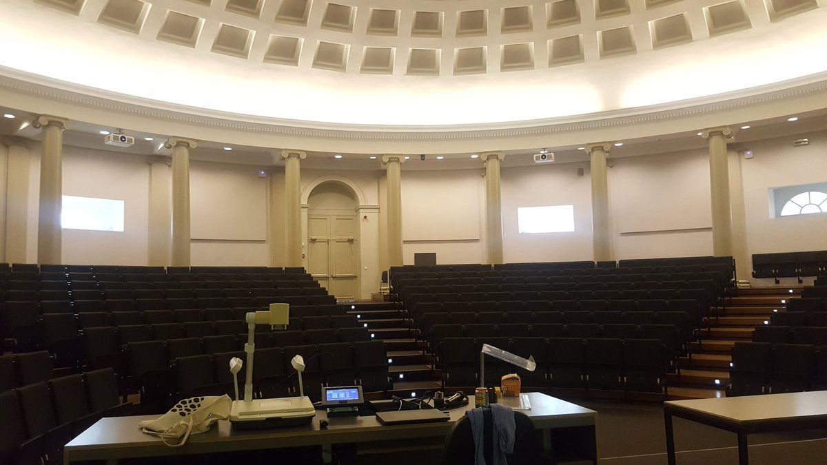 rialana's tweet photo. De aula is leeg, de hoofden hopelijk vol nieuwe kennis en inzichten. Het was een waar genoegen om al de #IP45 studenten te begeleiden op de dolle rit doorheen de geschiedenis van Jalta tot Cuba, van Zuid-Korea tot Zuid-Afrika, van Stalin tot Poetin, van Roosevelt tot Trump. https://t.co/7WCrIlqppv