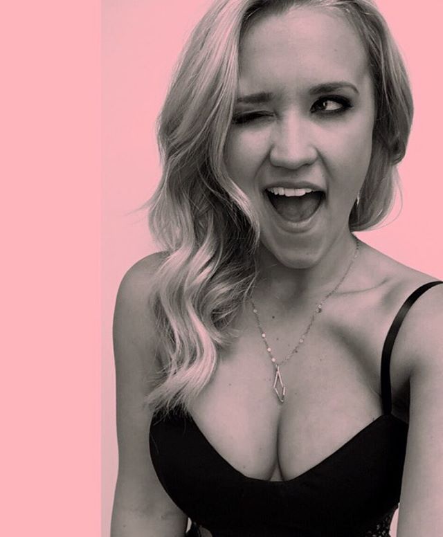 tributes_celeb's tweet photo. Emily Osment | 🇺🇸 American actress

#cocktribute #cumtribute #cock #dick #celebritiestribute #tribute #hot #celebsporn #celebstribute https://t.co/x5o2nk7oUn