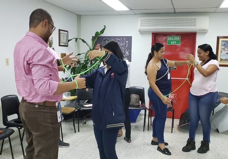 colectivotraso's tweet photo. Realizamos el primer taller experiencial con voluntarios de la empresa Dow y docentes de la IE José María Córdoba de Pasacaballos, dónde recibieron herramientas para desarrollar la creatividad en futuras actividades que se darán en el marco de Jugar, crear, Crear y aprender. https://t.co/XqA0gmtXtu
