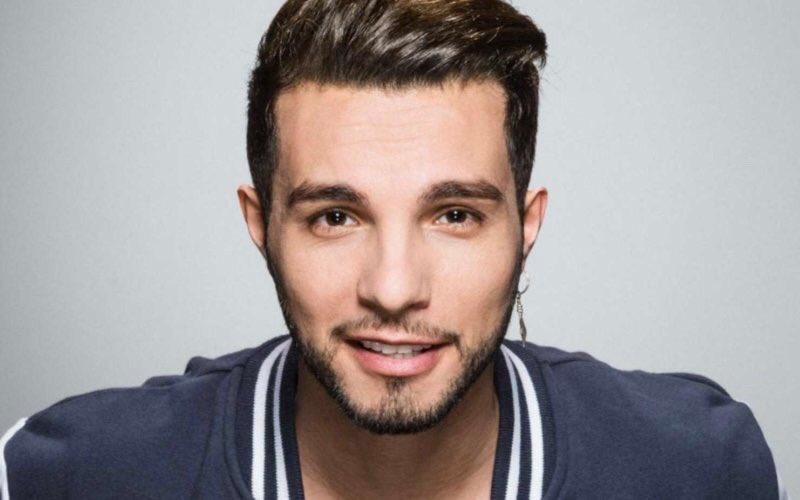 radiovenezia's tweet photo. 🎉 #BuonCompleanno a @MARCOCARTA85 #cantante che oggi #21maggio compie #34anni 🎁
#radiovenezia #radioveneziatv #laradiocheballa #auguri #happybirthday #marcocarta https://t.co/0ywL1NUutd