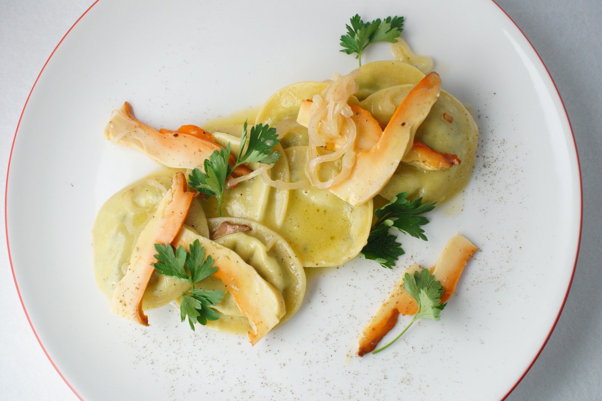 Off menu feature tonight • Burrata and ramp ravioli | chicken of the woods mushrooms | caramelized shallots | white wine  #Sentipgh #Pittsburgh #Lawrenceville #pastafresca #raviloi #ramps #chickenofthewoods #mushrooms  #Lawrenceville #pittsburghfoodie #eeeeeats