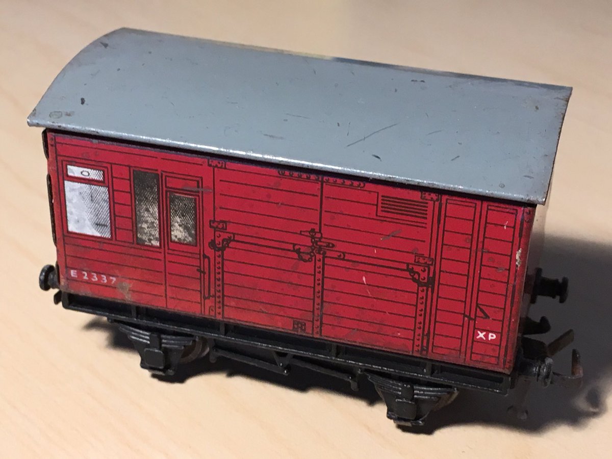 Collectomaniac3's tweet photo. More Hornby Dublo wagons as promised 🏴󠁧󠁢󠁳󠁣󠁴󠁿👍😎 #hornbydublo #tinplate #guardsvan #modeltrains #TMRGUK https://t.co/cjSzINjvVv